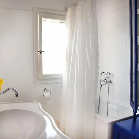 Maison d'hôtes Angeliki House By Elefthia Syros